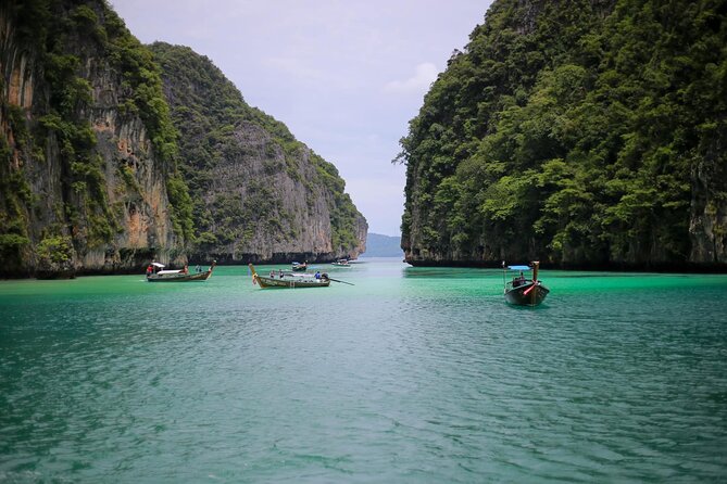 Phi Phi - Khai/Bamboo Islands Tour with Lunch by Speed Catamaran - Lunch on Phi Phi Don and the midday break