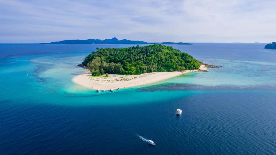 Phuket: Bamboo Island and Phi Phi Islands by Fast Catamaran - Maya Bay closes the day with the biggest crowd