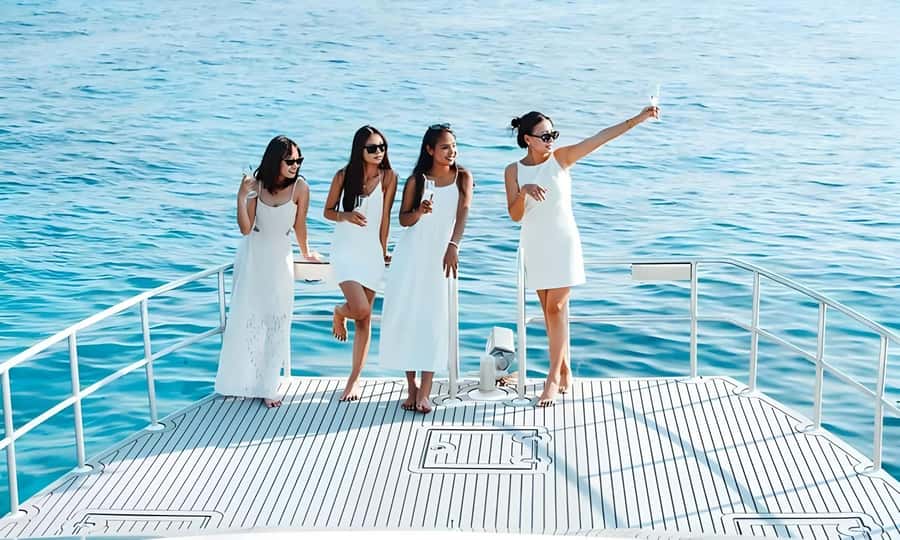 Phuket: Phi Phi, Bamboo & Maithon by Premium Speed Catamaran - Maiton Island and the ride home