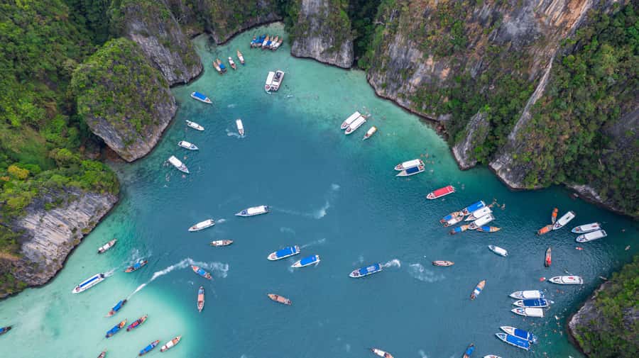 Phuket: Phi Phi, Bamboo & Maithon by Premium Speed Catamaran - The crew makes the difference
