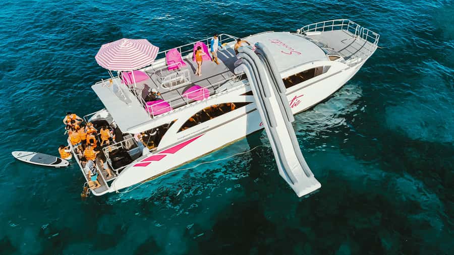 Phuket:Phi Phi, Bamboo, Maiton, Maya Speed Catamaran Tour - A big island day from Phuket