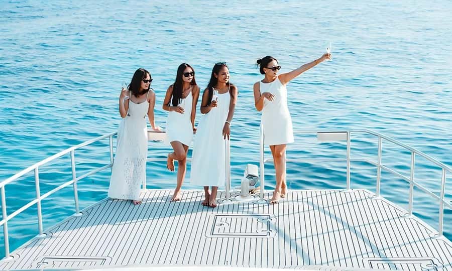 Phuket:Phi Phi, Bamboo, Maiton, Maya Speed Catamaran Tour - The Sweetie catamaran and what comfort really means