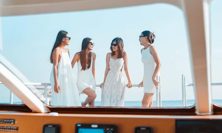 Phuket:Phi Phi, Bamboo, Maiton, Maya Speed Catamaran Tour - Phi Phi Don lunch and Phi Phi Leh scenery