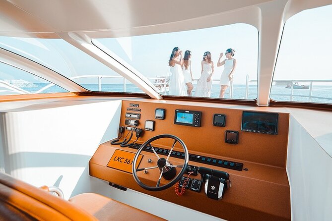 Phuket: Phi Phi, Bamboo & Maiton Speed Catamaran Tour - Lunch and island time on Phi Phi Don