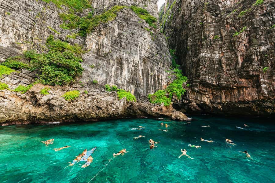 Phuket: Phi Phi Islands Day-Trip by Speed Catamaran - Lunch and free time on Phi Phi Don
