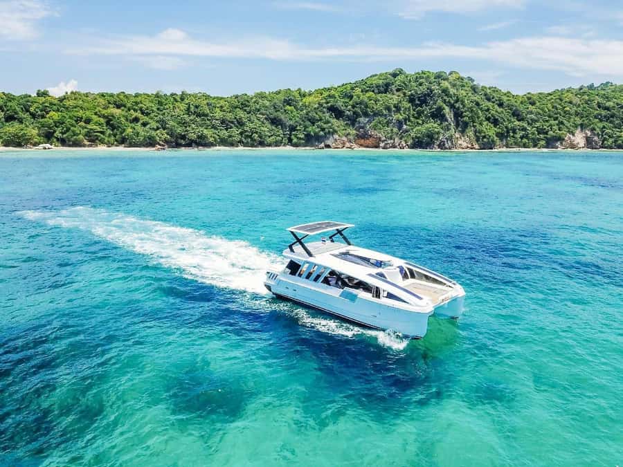 Phuket: Phi Phi & Maithon Island Day Trip by Power Catamaran - A premium boat day from Phuket