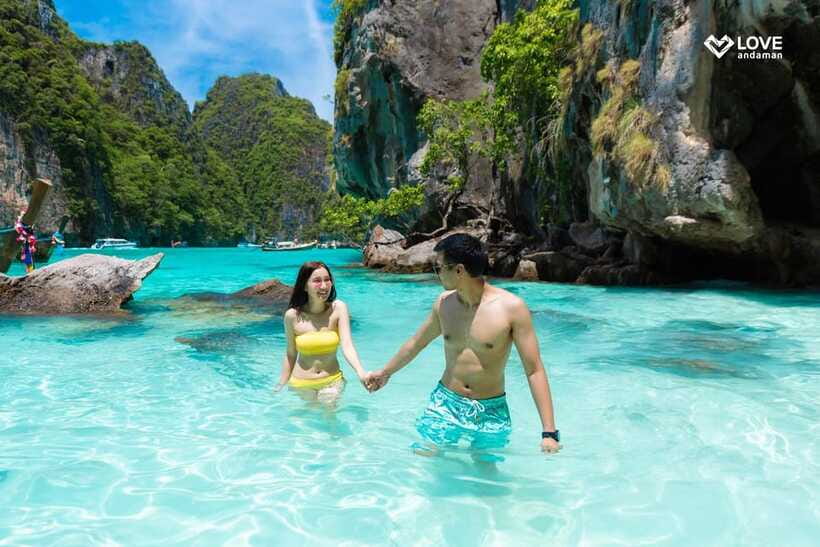 Phuket: Phi Phi Maiton Island Sunset Premium Catamaran Tour - Buffet lunch on Phi Phi Don