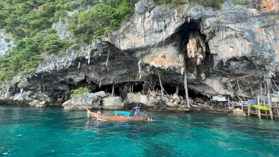 Phuket: Phi Phi Maya Bamboo Island By Speed Catamaran - Maya Bay and the final island hour
