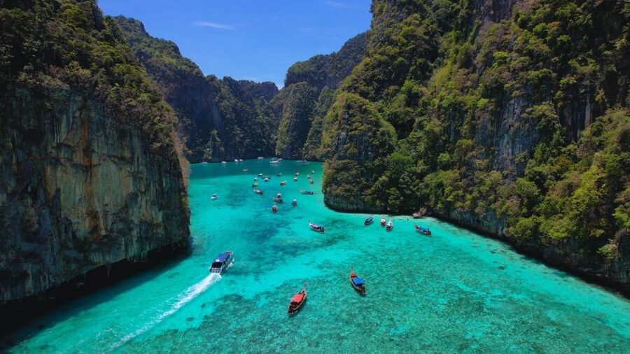 Phuket: Phi Phi Maya Bamboo Island By Speed Catamaran - Phi Phi Don lunch at a beachfront restaurant