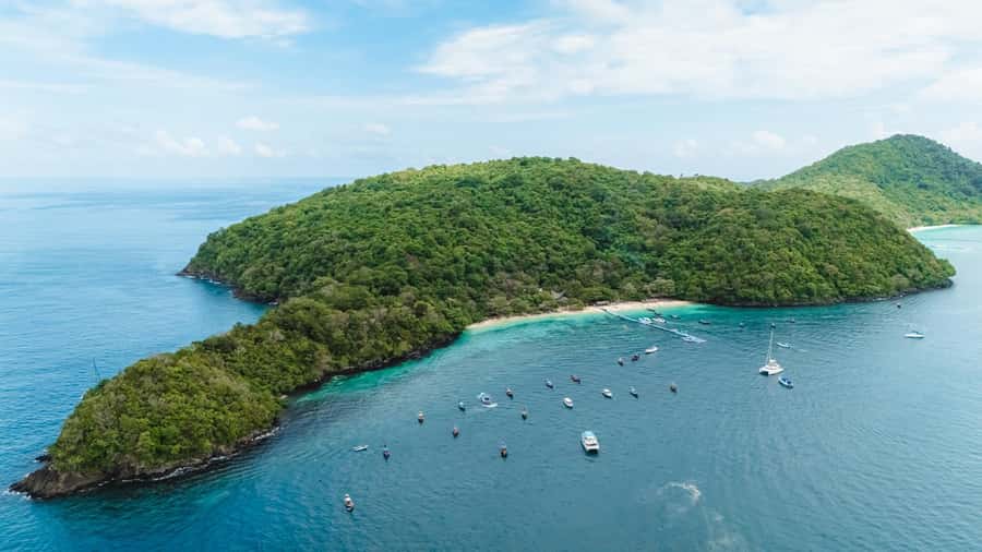 Phuket: Racha and Coral Island Sunset Catamaran Party Tour - Lunch is more than a quick boat snack