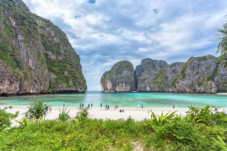 Phuket: Ultimate Phi Phi & Maya Bay Speed Catamaran Tour - Speed catamaran travel across the island waters