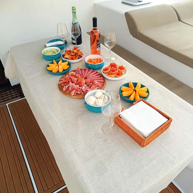 Polignano a Mare: Catamaran Tour with Aperitif & Local Food - Lama Monachile and Grotta Palazzese