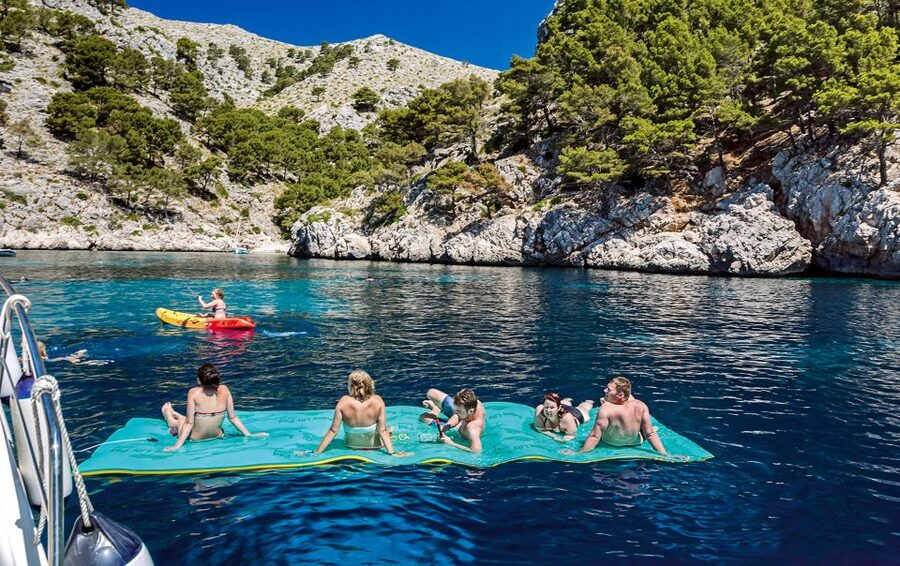 Port d'Alcudia: North Coast Catamaran Cruise with Meal - Formentor, Alcanada, and the changing coast