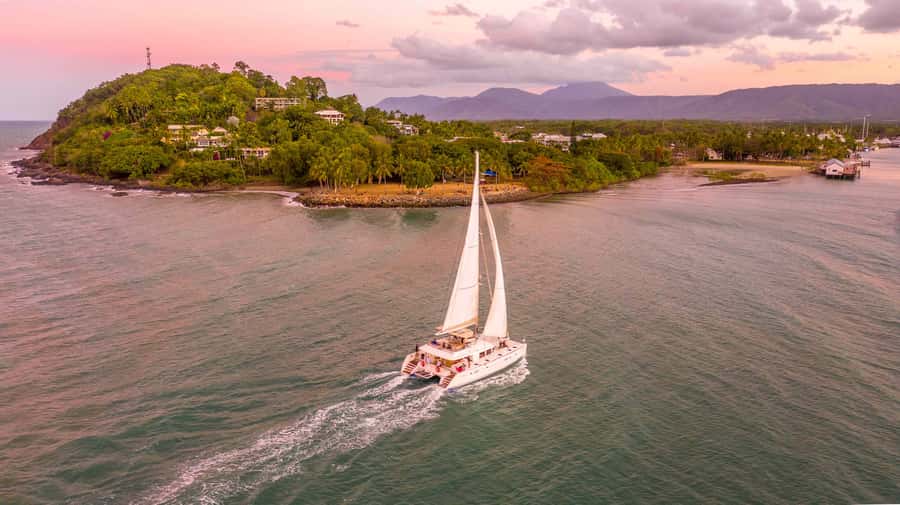 Port Douglas: Sunset Sailing Cruise on Luxury Catamaran - Service, music, and the small-group atmosphere