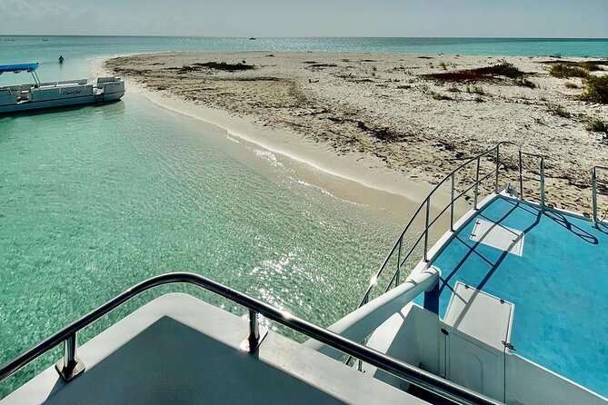 Private 7-Hour Catamaran Tour in Turks and Caicos - What the crew and food add to the day