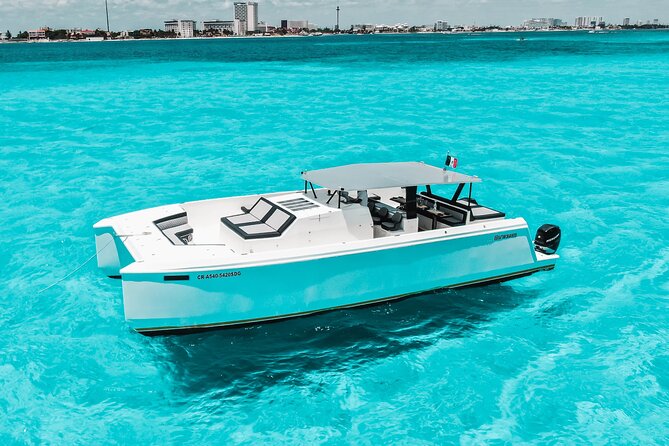 Private Atomic Catamaran Tour to Isla Mujeres - A private route toward Isla Mujeres