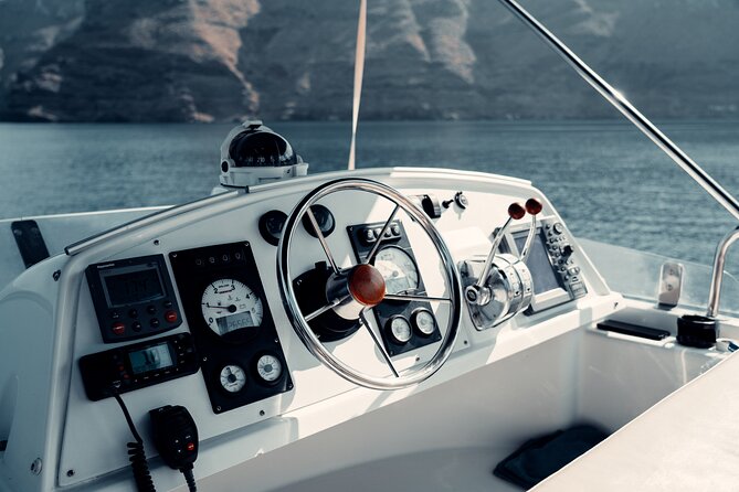 Private Caldera Cruise with Power Catamaran ENJOY incl. Meal & Drinks - White Beach, with the longest swim stop