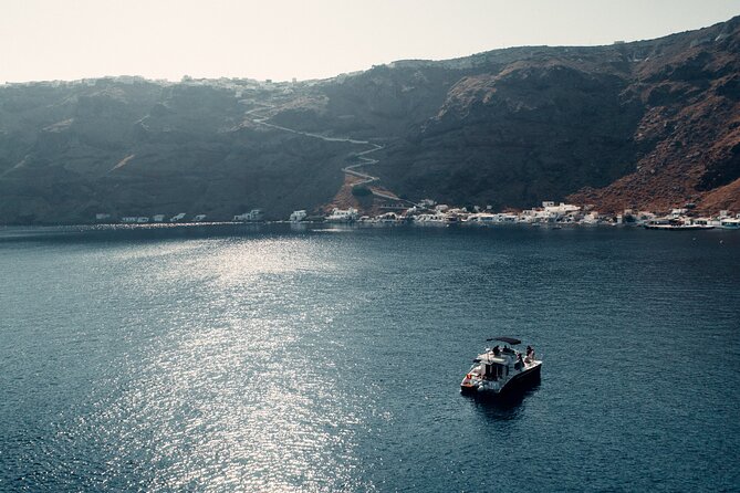 Private Caldera Cruise with Power Catamaran ENJOY incl. Meal & Drinks - Three hours or five hours?