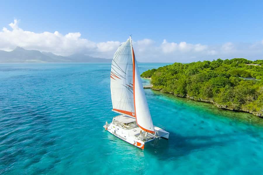 Private Catamaran Charter to Ile aux Cerfs - What makes this private cruise worth considering