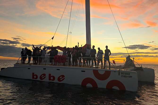 Private Catamaran Cruise to Bahia de las Aguilas - Bahía de las Aguilas, drinks, and the floating bar