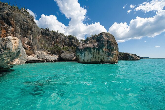 Private Catamaran Cruise to Bahia de las Aguilas - What the crew adds to the outing
