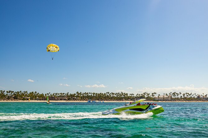 Private Catamaran + Private Parasailing - up to 20 passengers - What the parasailing flight feels like
