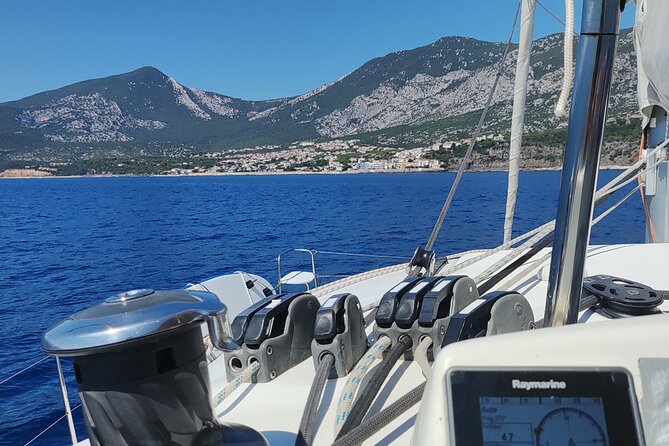 Private catamaran sailing trip around La Caletta -Berchida - Sardinia - Capo Comino brings clear water and open views