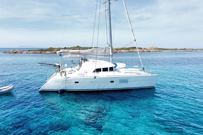 Private catamaran sailing trip around La Caletta -Berchida - Sardinia - Why the private format changes the value