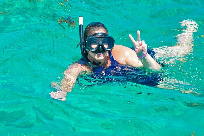 Private Catamaran wonderful Snorqueling slide & entartaiment team - Finishing at the Sandbank