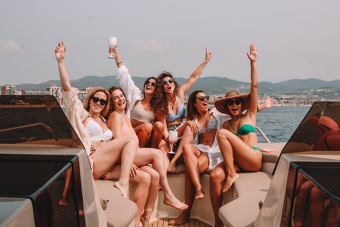 Private Charter in Catamaran Alexa by Barcelona 12 pax 2/4/8 HS - What eight hours really gives you