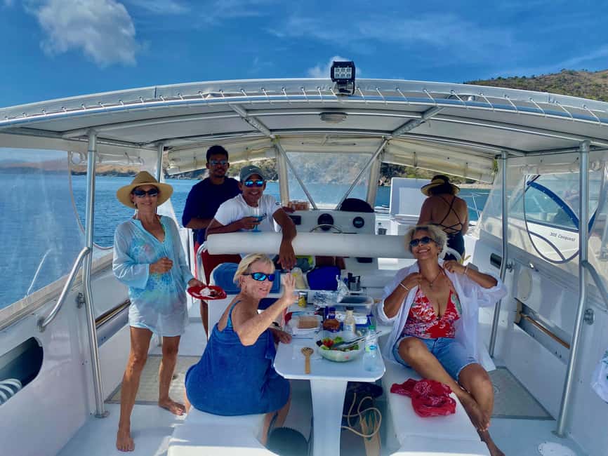 PRIVATE POWER CATAMARAN - The crew and the private-group advantage