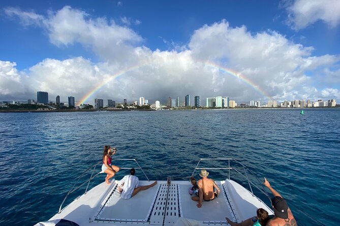 Private Sunset Catamaran Cruise in Waikiki - Why the crew matters here