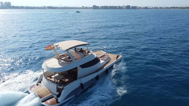 Puerto del Carmen: Private Sunset Catamaran Tour with Drinks - Food and drinks on the catamaran