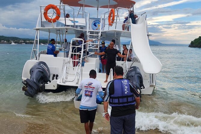 Puerto Plata : Party Boat Catamaran to Sosúa Bay - A party boat, not a quiet sailing trip