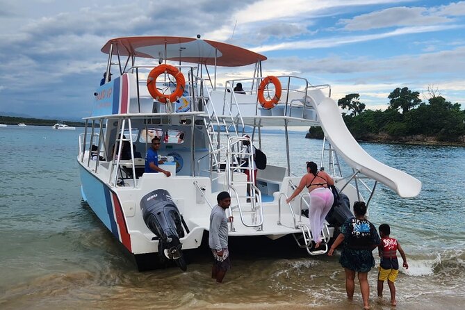 Puerto Plata : Party Boat Catamaran to Sosúa Bay - Snorkeling in the coral reefs
