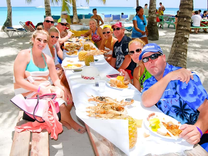 Punta Cana: Catamaran Boat to Saona Island with Buffet Lunch - The natural pool and its starfish