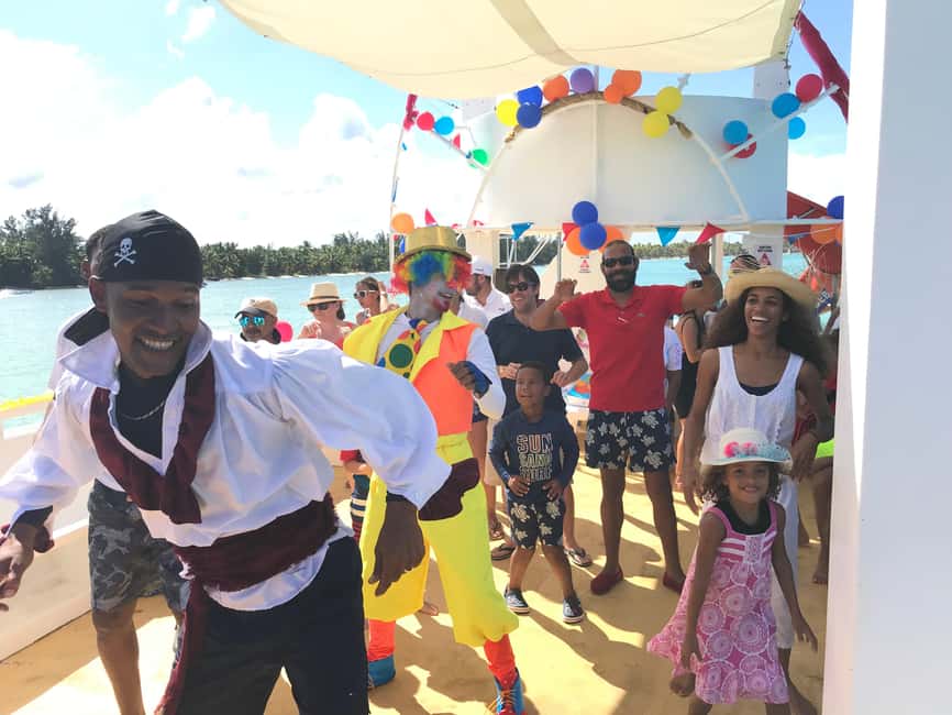 Punta Cana: Catamaran Family Tour - Music, drinks, and a children’s show on board