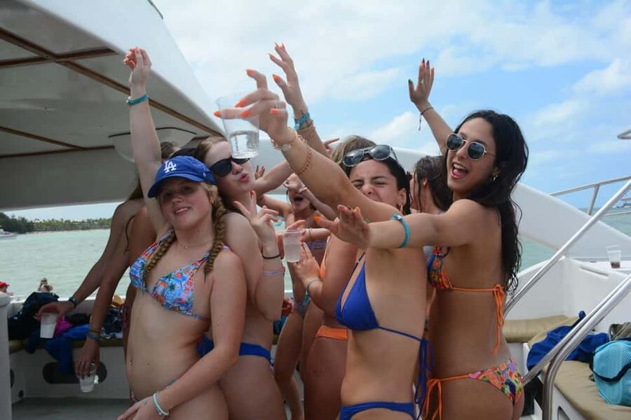Punta Cana Private Catamaran Cruise, Open Bar & Snorkeling - The first 15 minutes on the water