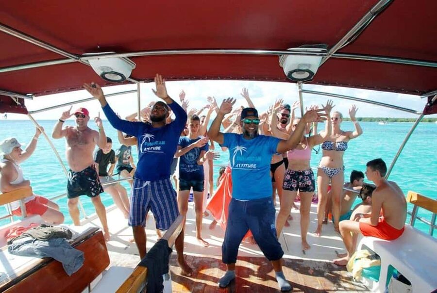 Punta Cana - Santo Domingo: Saona Island VIP Catamaran Tour - Creole Lunch and National Drinks