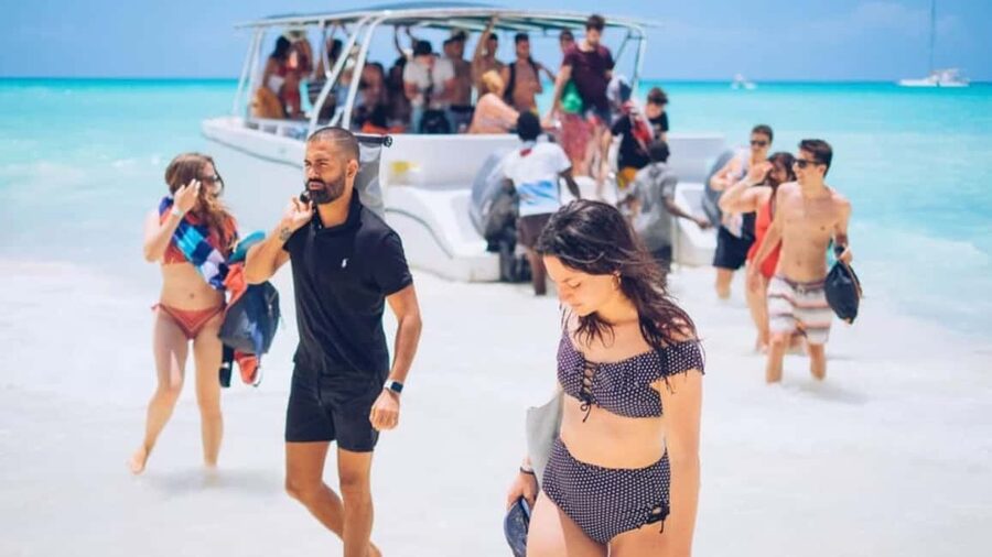 Punta Cana: Saona Island All Included Open Bar Catamaran - The speedboat return includes the natural pool