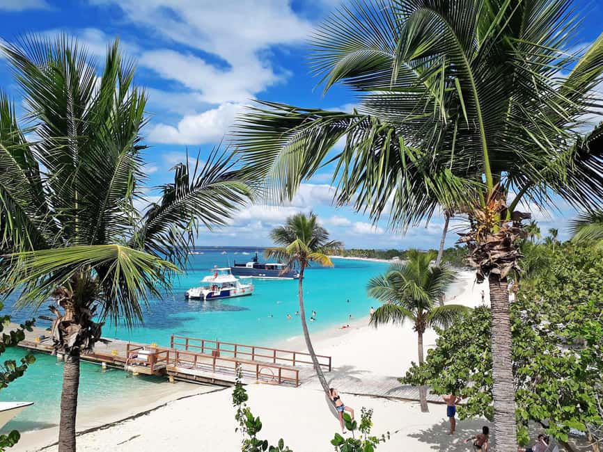 Punta Cana: Saona Island Day Tour and Catamaran Party - Stopping at the natural pool