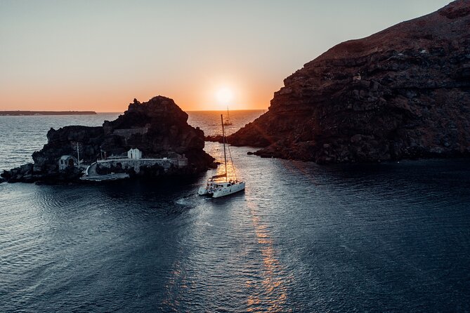 Romantic Sunset Catamaran Caldera Cruise incl. Meal & Drinks - Red Beach from the water