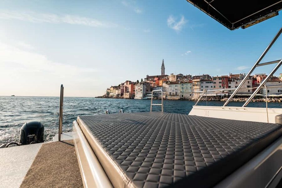 Rovinj: Private tours with catamaran - A skipper who shapes the experience