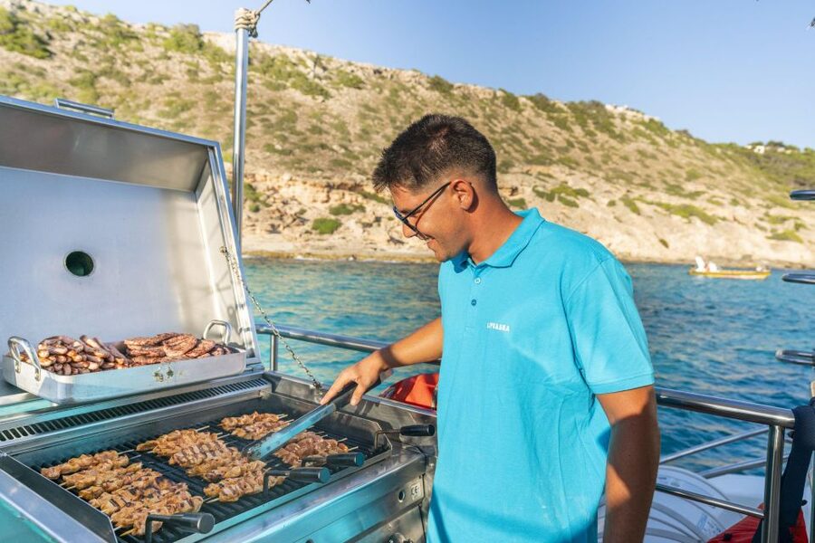 S'Arenal: Sunset Catamaran Cruise with BBQ - Finding the boat at Playa del Arenal