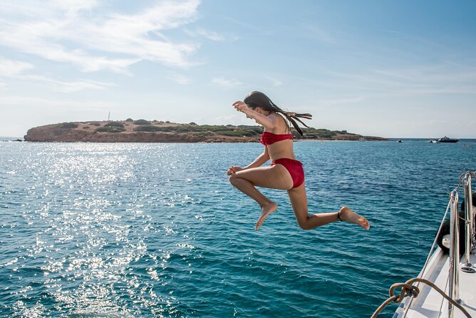Sail the Athenian Coastline on a Catamaran with Meal & Wine - Why this is one of Athens’ best warm-weather breaks