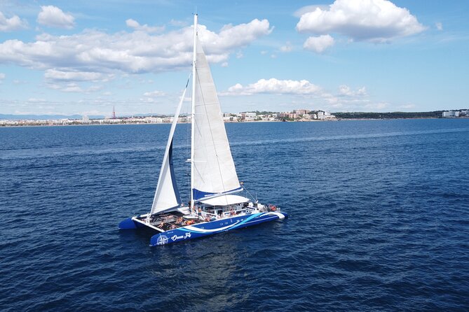 Sailing catamaran at Sunset of 2 hours Duration - Finding a good place on a boat for 104