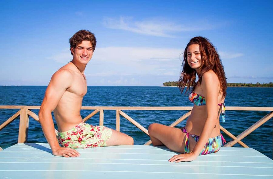 Sailing Splash Tour Speedboat, Snorkel, and Catamaran - Sharks, stingrays, and a lunch stop offshore