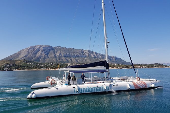 Sailing trip and swim in the bay of Dénia on a catamaran - The swim stop depends on the sea