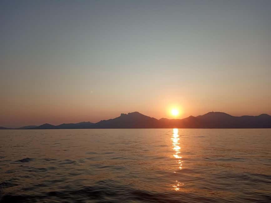 Saint Tropez: Evening Catamaran Party with Welcome Drink - How the three-hour cruise unfolds