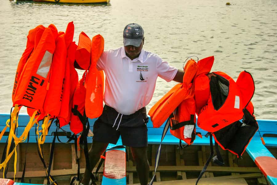 Sal: All-Inclusive Half-Day Lounge Catamaran Cruise - Booking advice for your day in Sal